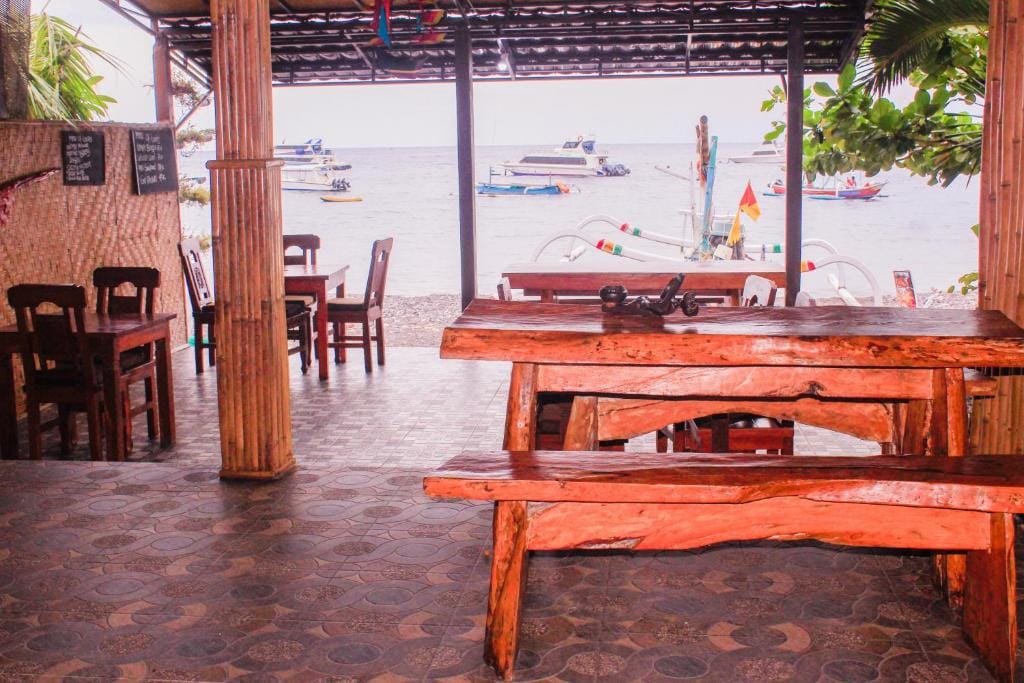 COCONUT BEACH BUNGALOWs & WARUNG 2 — 4