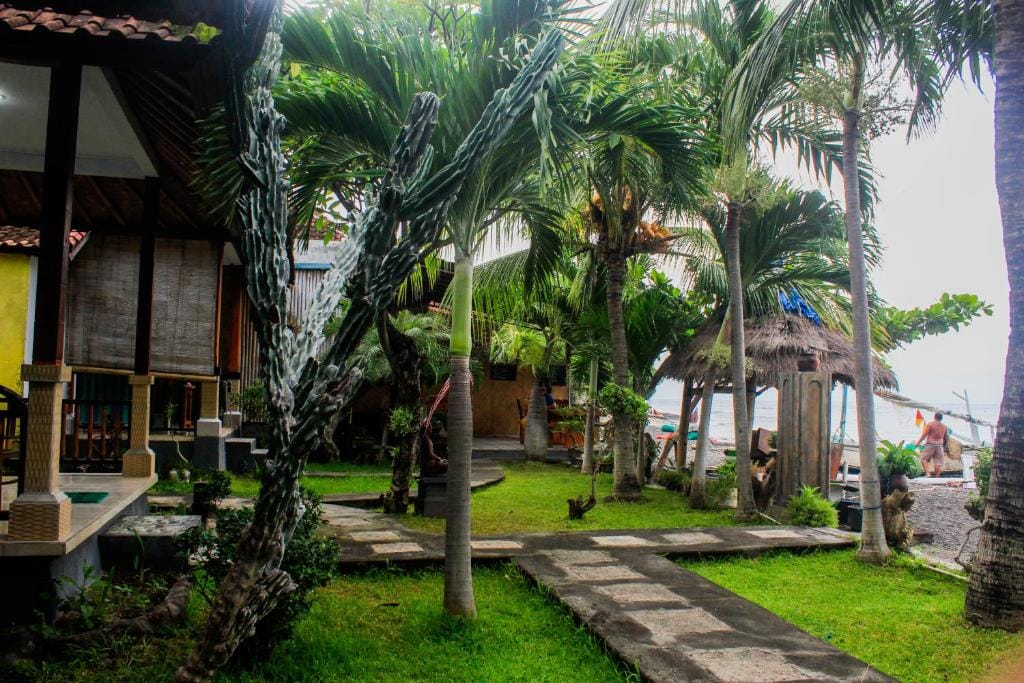 COCONUT BEACH BUNGALOWs & WARUNG 2 — 5