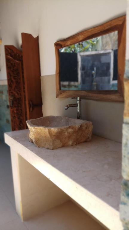 Jemeluk Beach Bungalows — 3