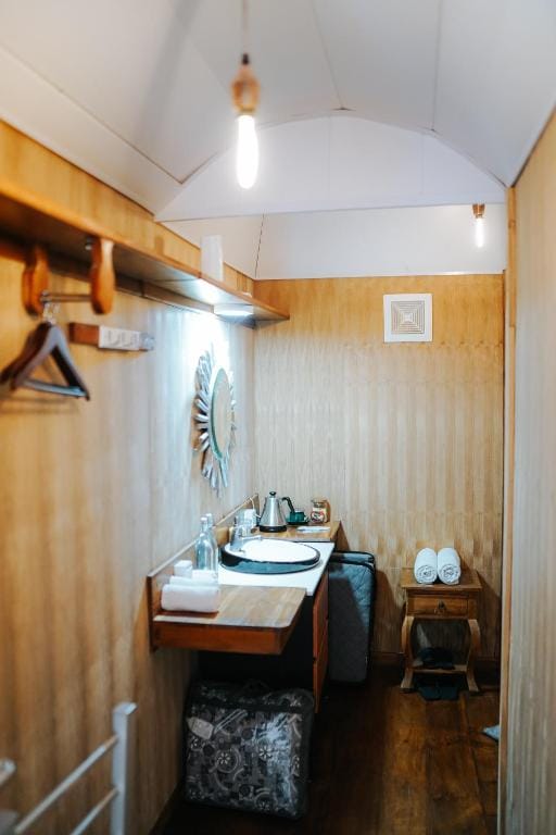 Pondanu Cabins By The Lake — 3