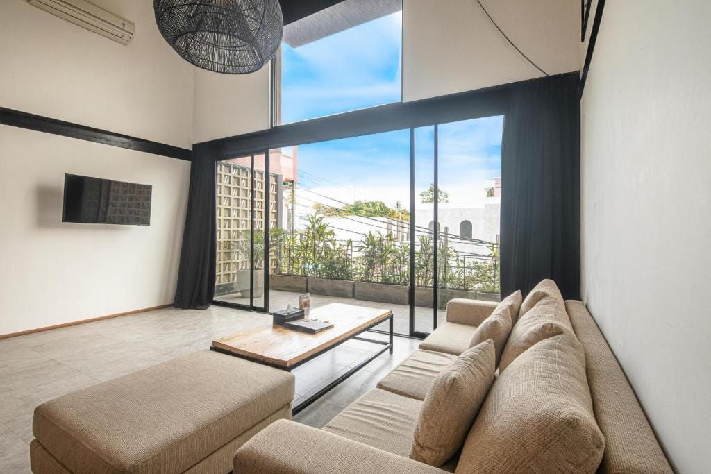 Expansive Loft 200m from Canggu Beach — 1