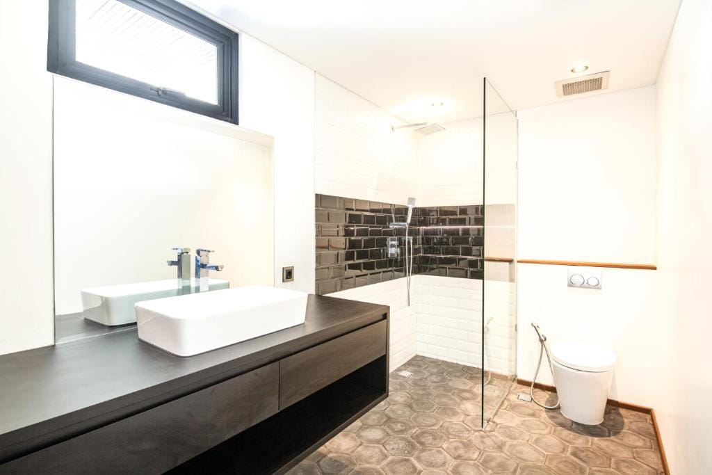 Modern Spacious Loft 200m from the beach Canggu — 3