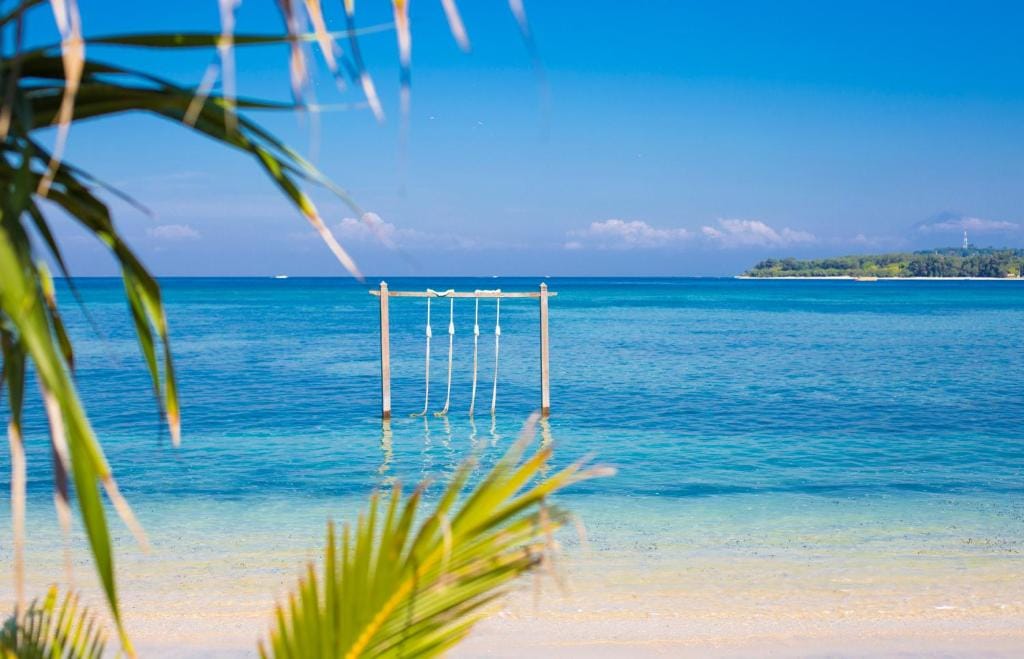 Island View Bar & Bungalow — 1