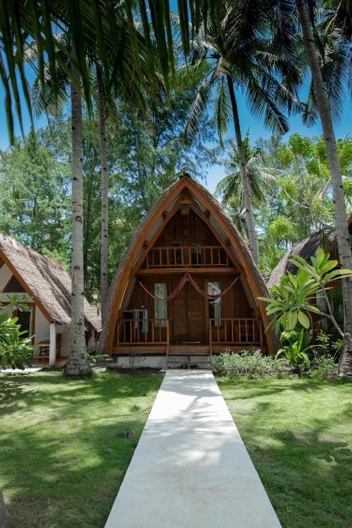 Island View Bar & Bungalow — 2