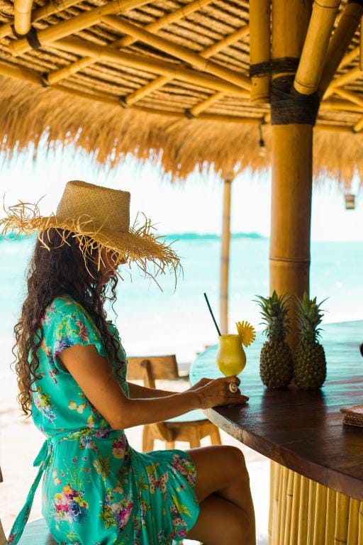 Island View Bar & Bungalow — 4