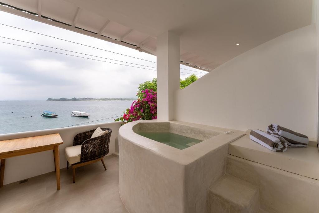 Santorini Resort Gili Air — 4
