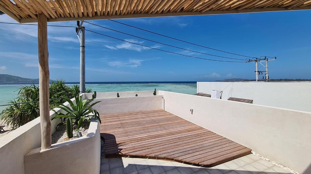 Shore Thing Gili Air Beachfront Apartment — 1