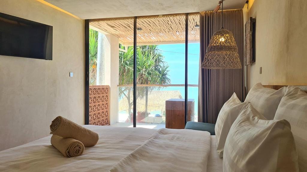 Shore Thing Gili Air Beachfront Apartment — 2