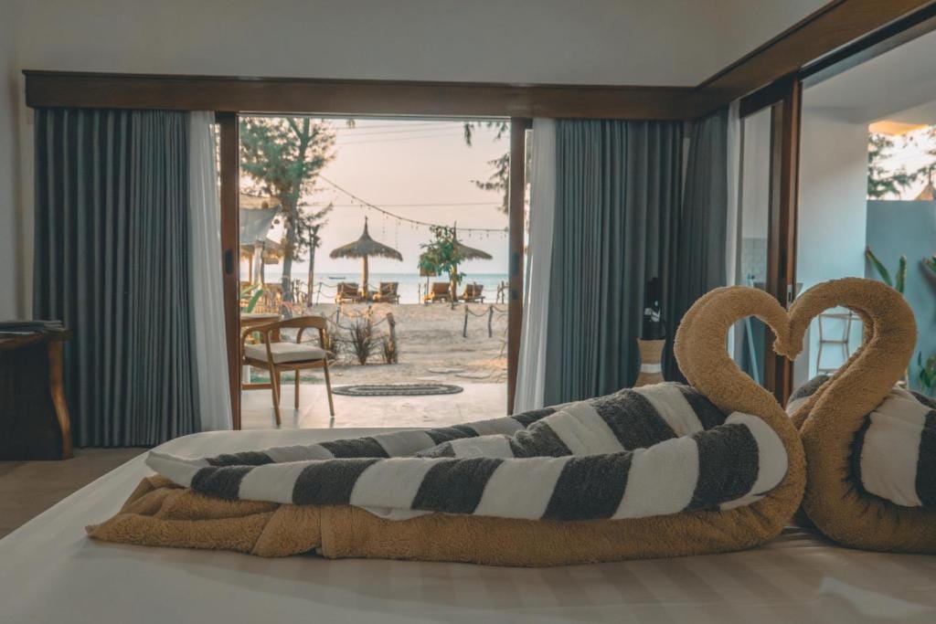 Villa Dot -Beach Front and private pool villa — 2