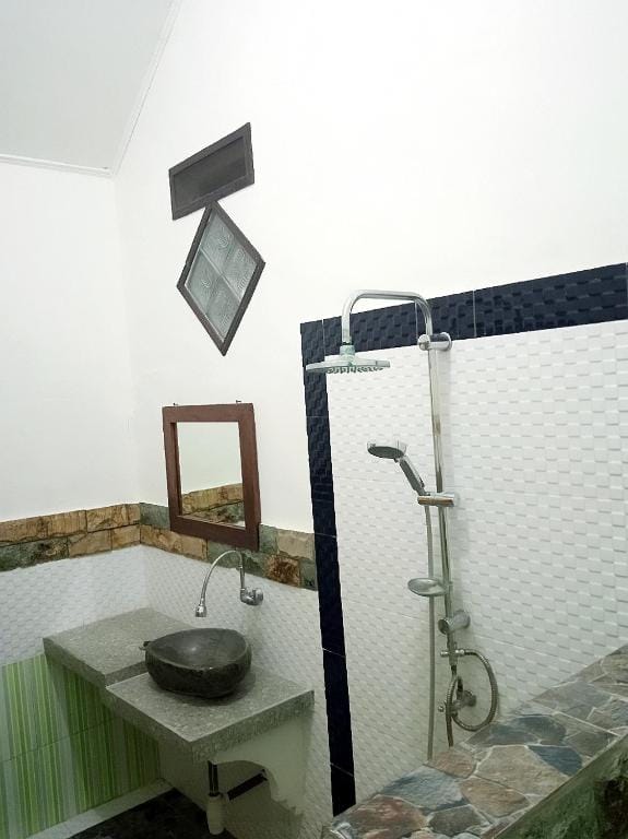 Yayan Bungalow — 3