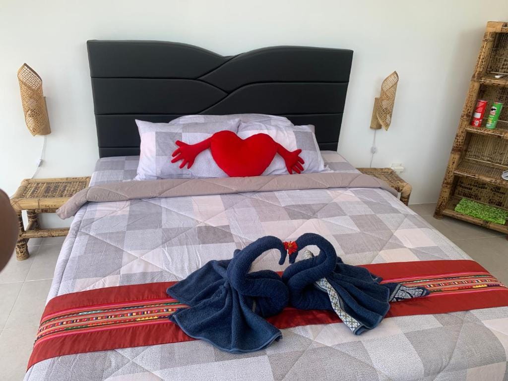 Gili Davidoff Upstairs Budget And Deluxe — 1