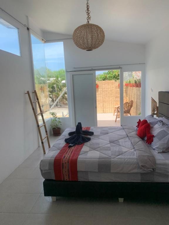 Gili Davidoff Upstairs Budget And Deluxe — 2