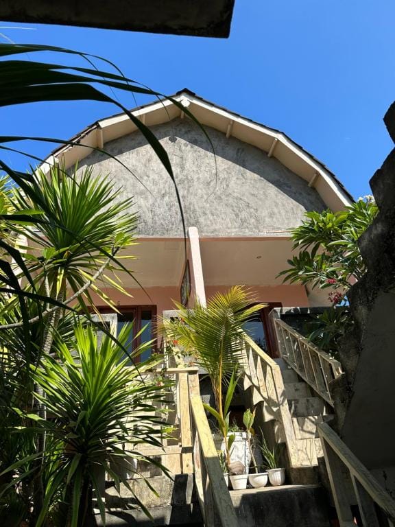 James Bungalow — 1