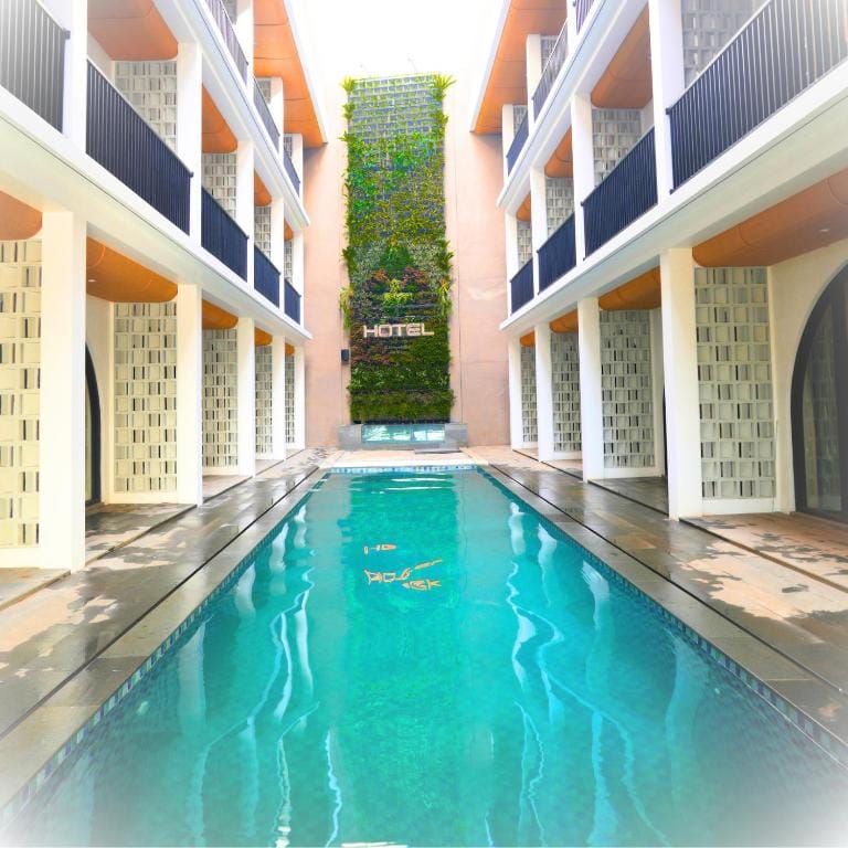 Suites5 Hotel — 4