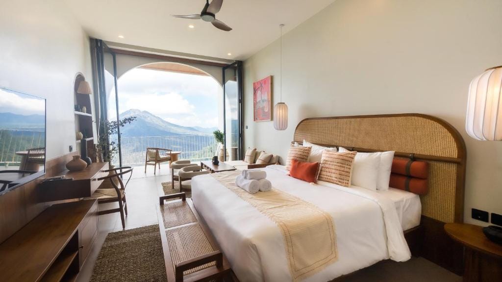 El Lago Hotel — 1