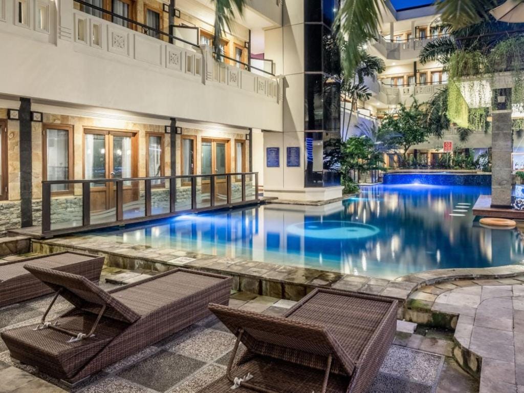 Famous Hotel Kuta Formerly Permata Kuta Hotel — 4