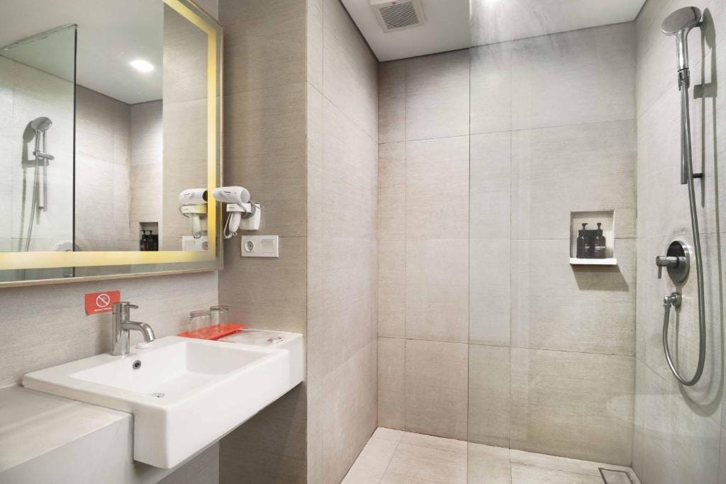 Kuta Galleria Hotel — 3
