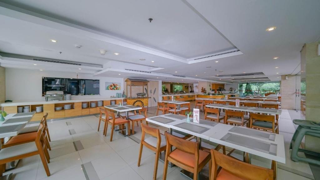 Kuta Galleria Hotel — 5