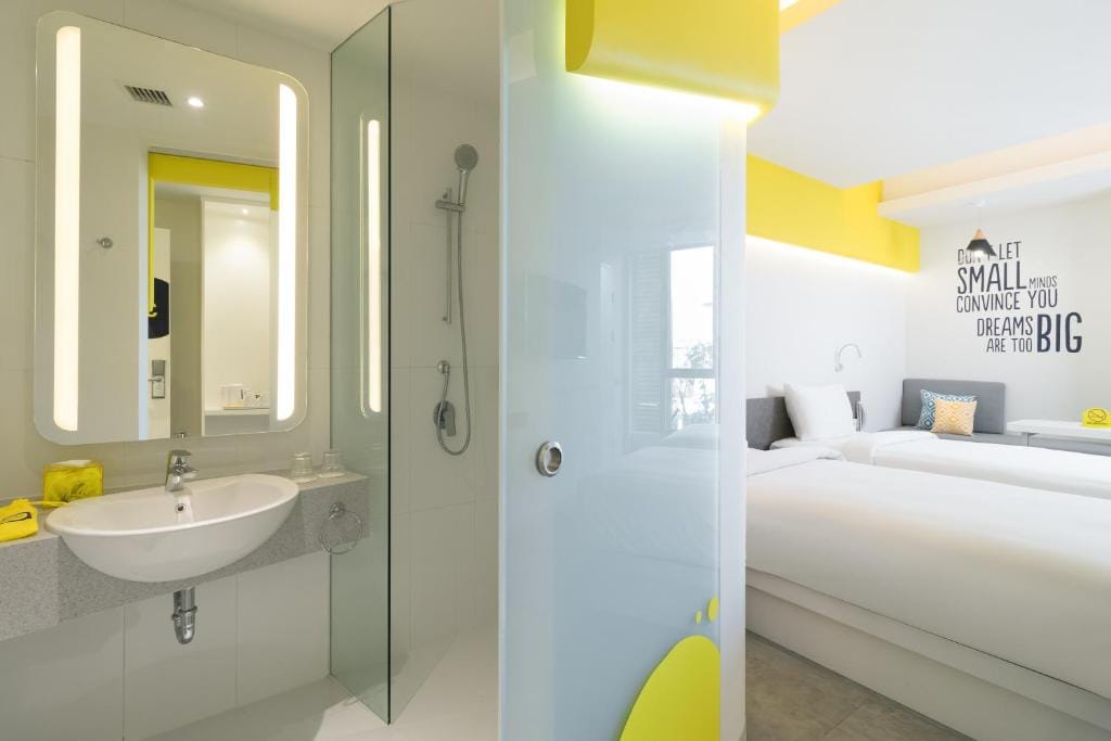 YELLO Hotel Kuta Beachwalk Bali — 3
