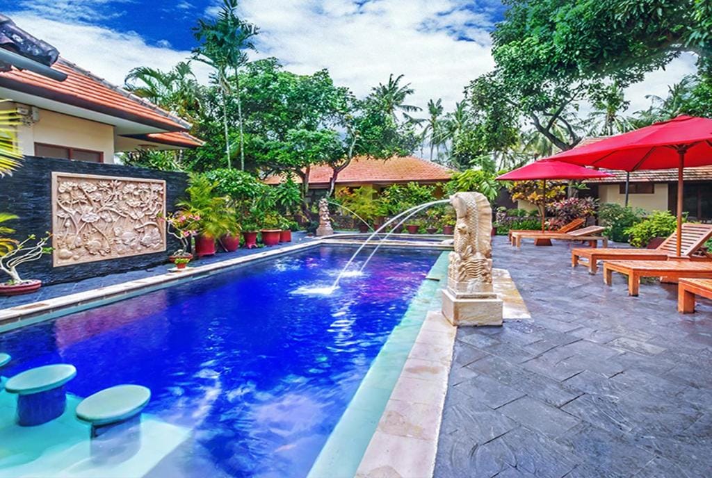 Yulia Beach Inn Kuta — 1
