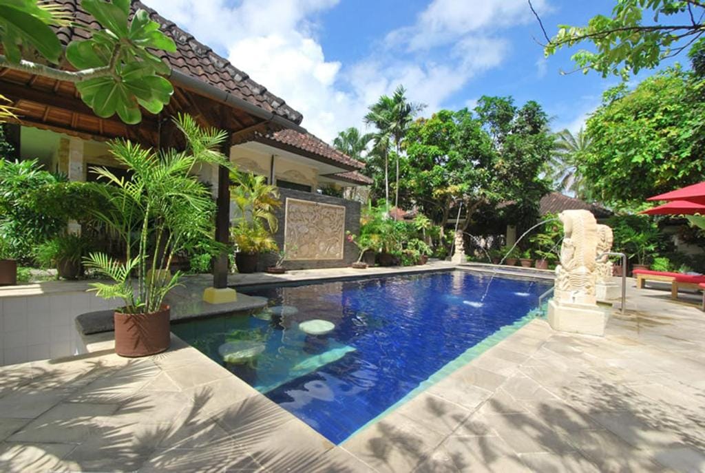 Yulia Beach Inn Kuta — 3