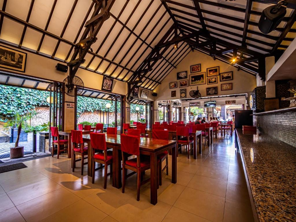 Yulia Beach Inn Kuta — 4