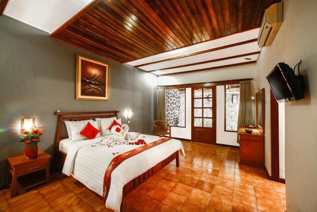 Bali Taman Beach Resort & Spa Lovina — 1