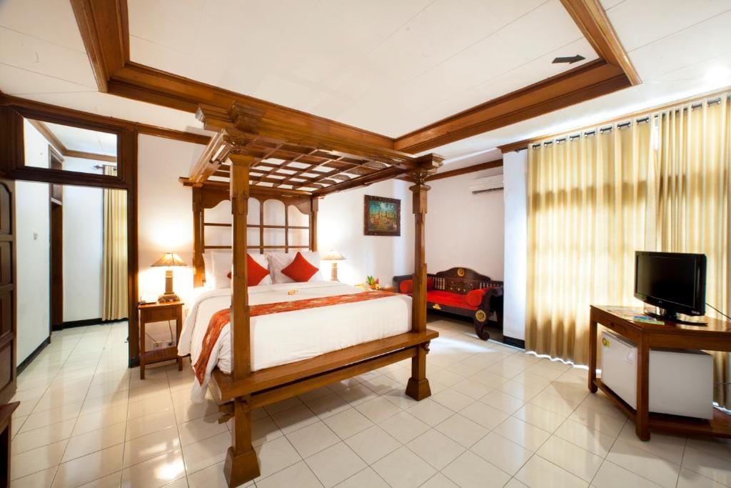 Bali Taman Beach Resort & Spa Lovina — 5