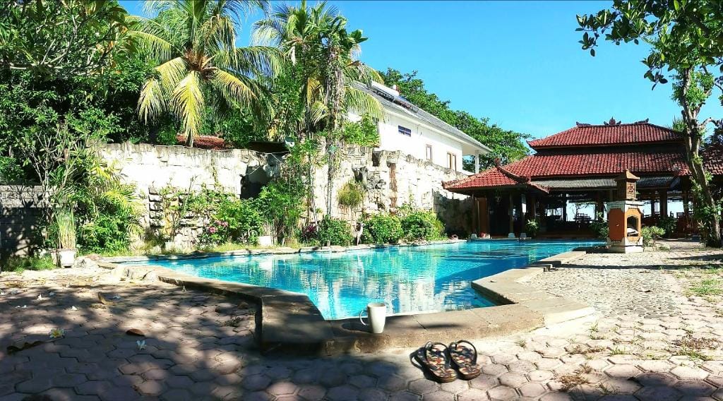 Lovina Beach Hotel — 3