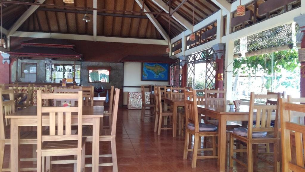 Lovina Beach Hotel — 4