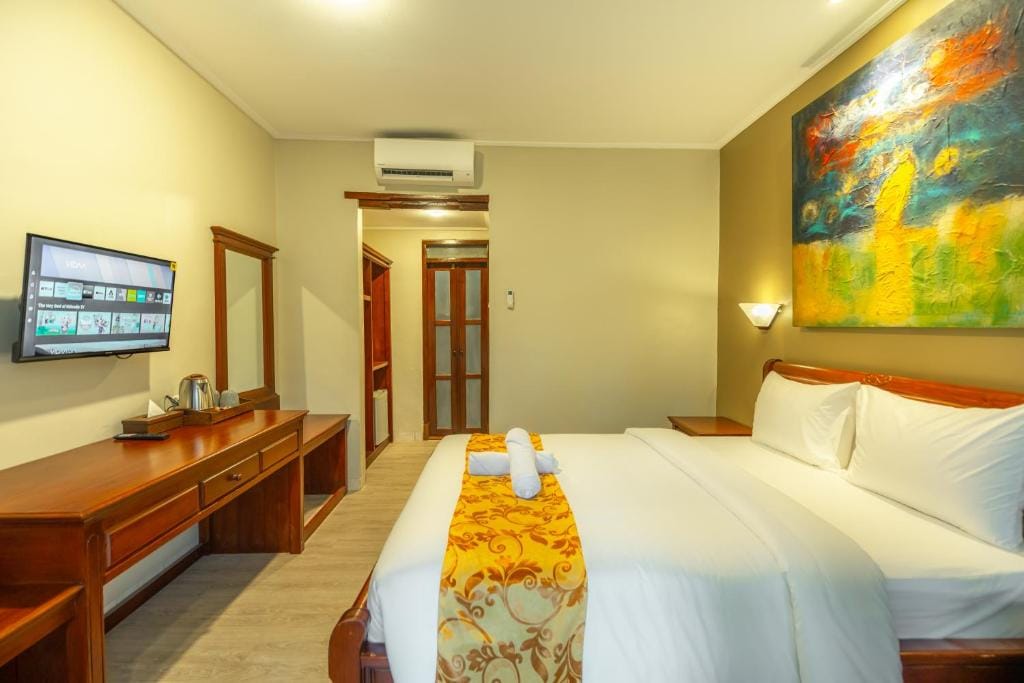 The Central Lovina Hotel & Restaurant — 2