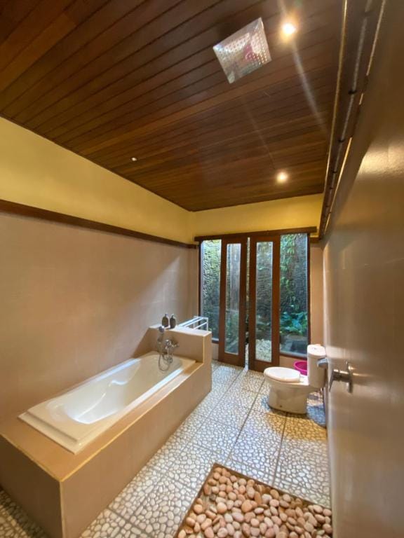 Hening suites Ubud — 3