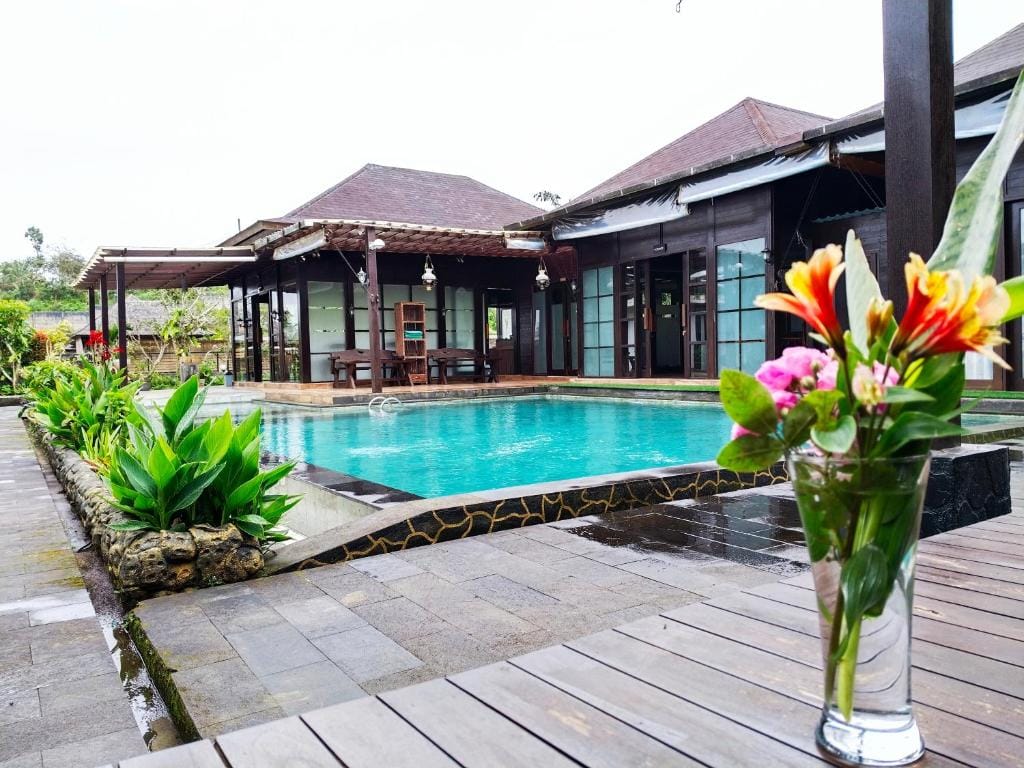 Merlyn Meadows Retreat — 1