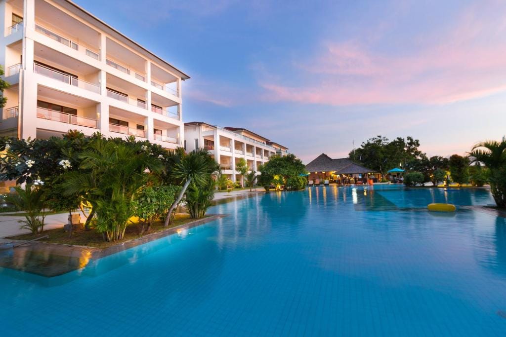 Peninsula Bay Resort — 1