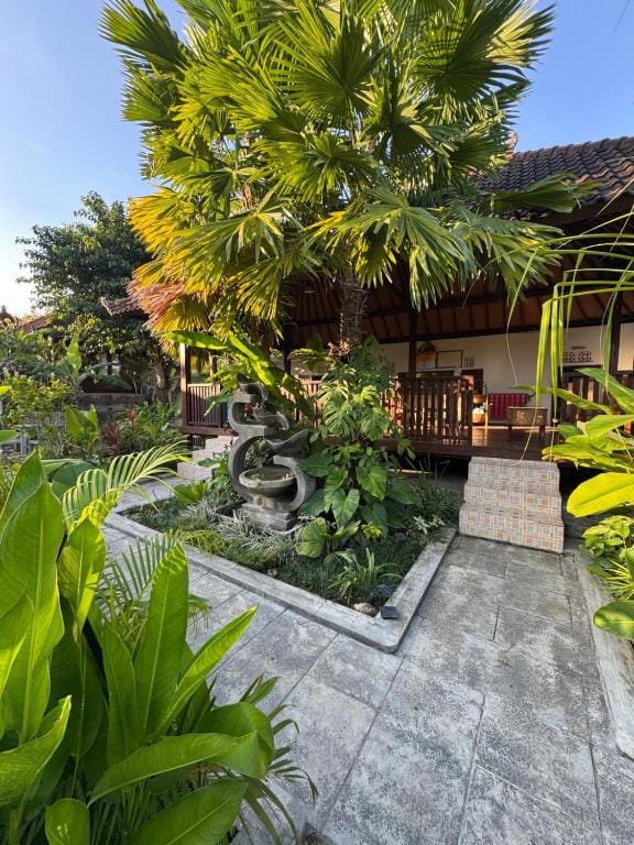 Puri Sari Villas, Restaurant and Bar — 1