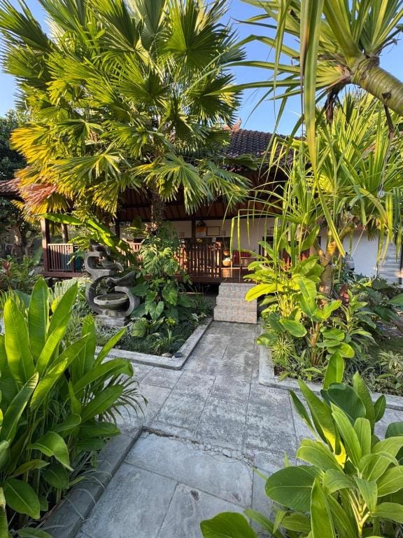 Puri Sari Villas, Restaurant and Bar — 4