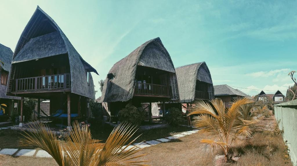 Suka Beach Bungalow — 1