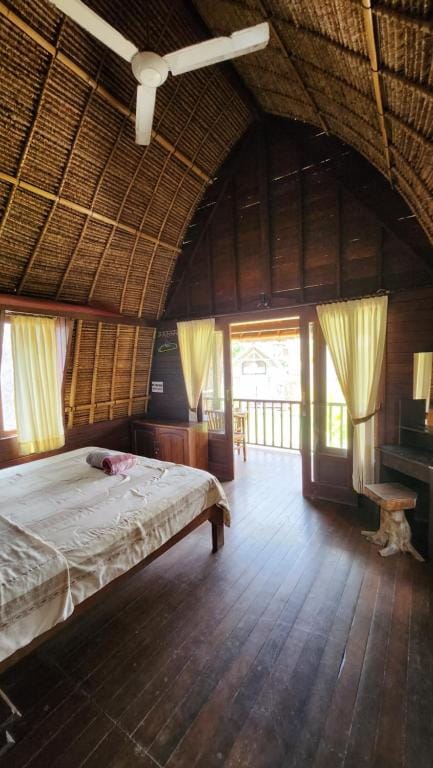 Suka Beach Bungalow — 2