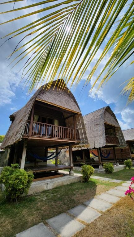 Suka Beach Bungalow — 5