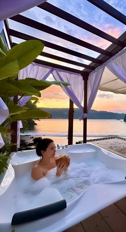 Beachfront Luxury Dome Villas - Gamat Bay Resort — 1