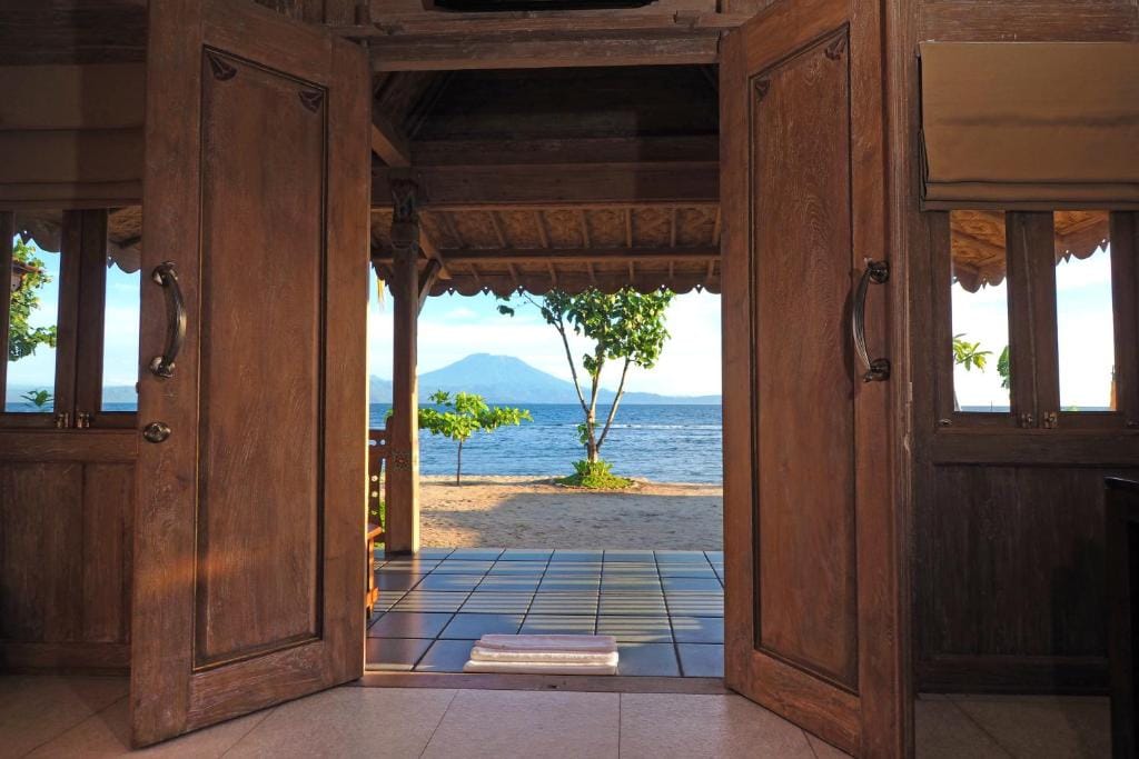 Blue Harbor Beachfront Villas & Resto — 1