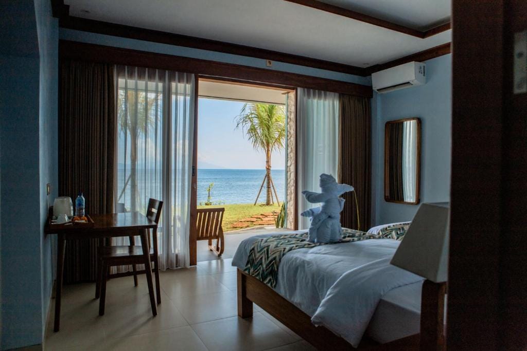 Blue Harbor Beachfront Villas & Resto — 2