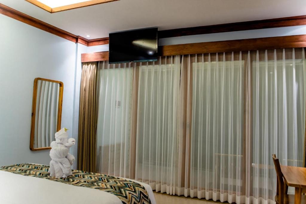 Blue Harbor Beachfront Villas & Resto — 4