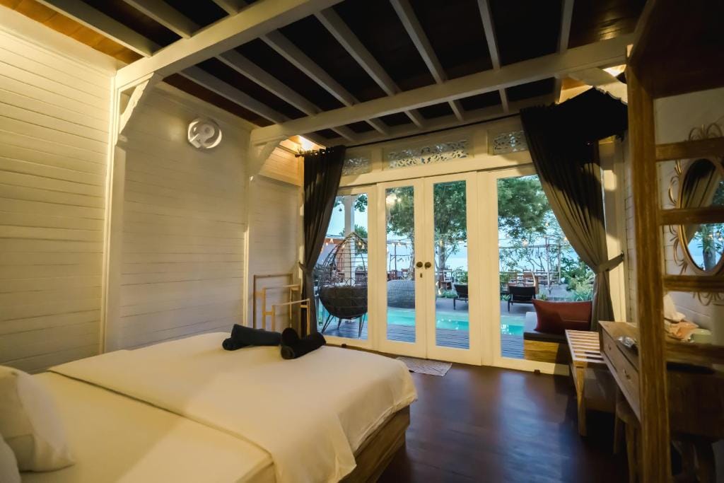 Mambo Beach Resort — 2
