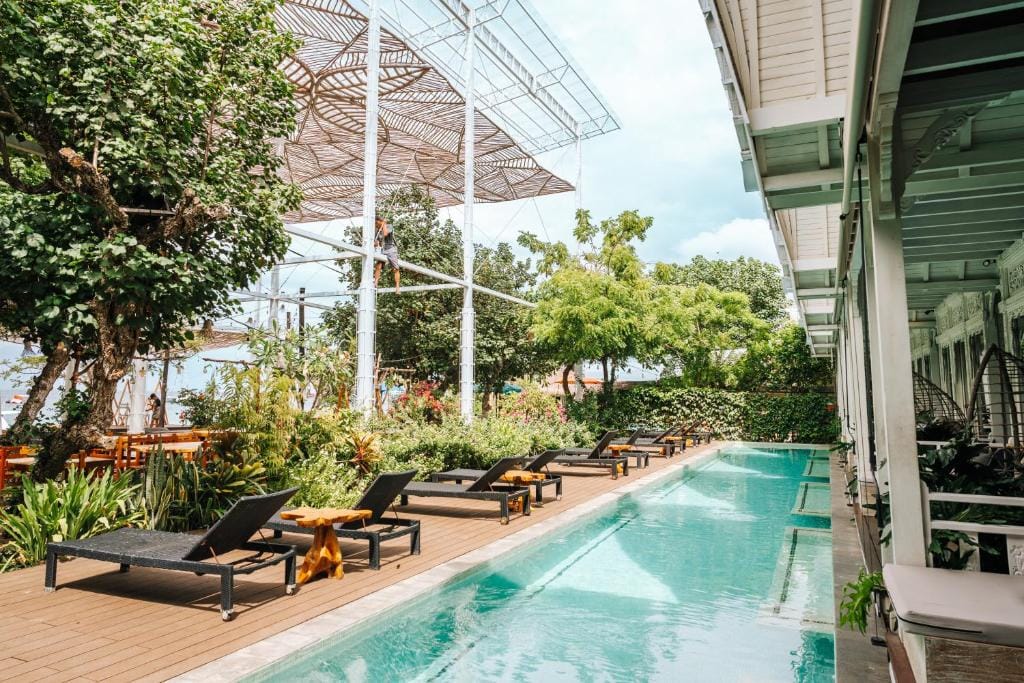 Mambo Beach Resort — 4