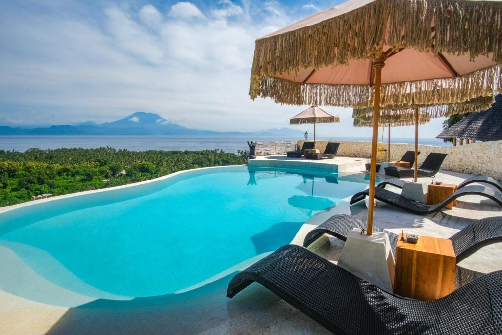 Penida View Village - Infinity pool & Volcano View — 1
