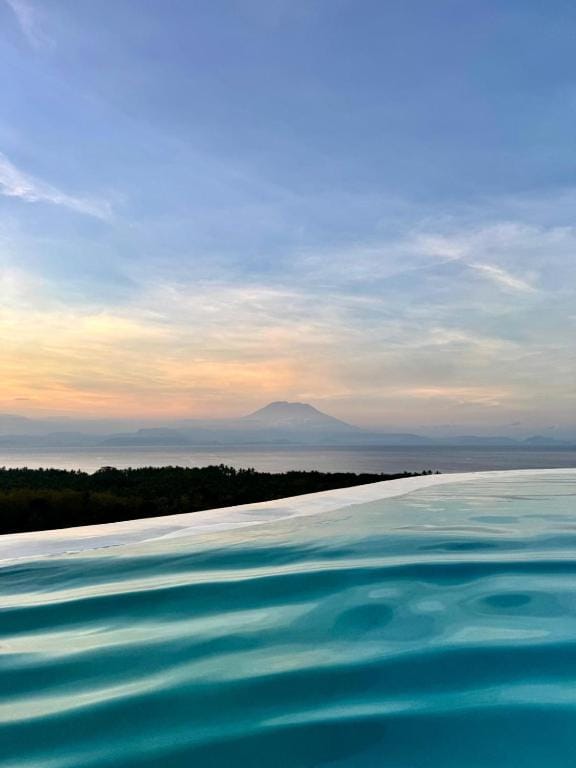 Penida View Village - Infinity pool & Volcano View — 3