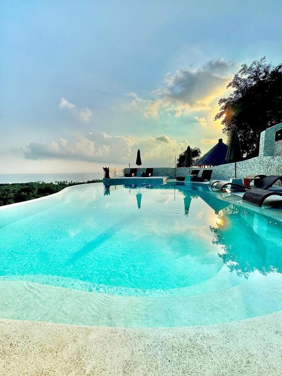Penida View Village - Infinity pool & Volcano View — 4