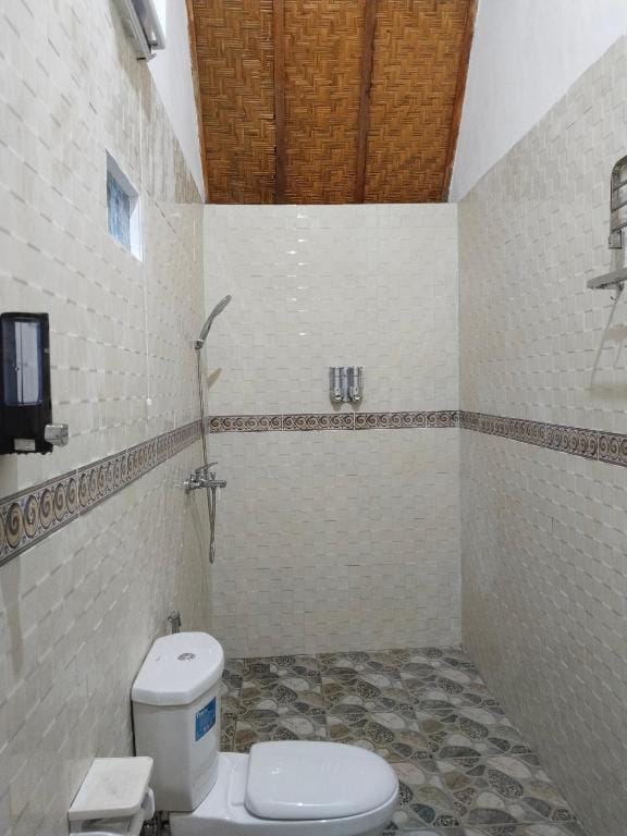 Santhi Laba Bungalow — 3
