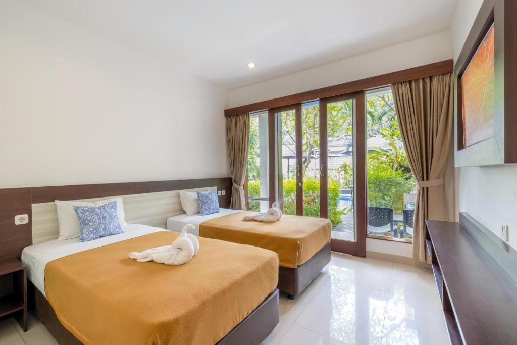 Dewi Villa Padangbai Hotel — 3